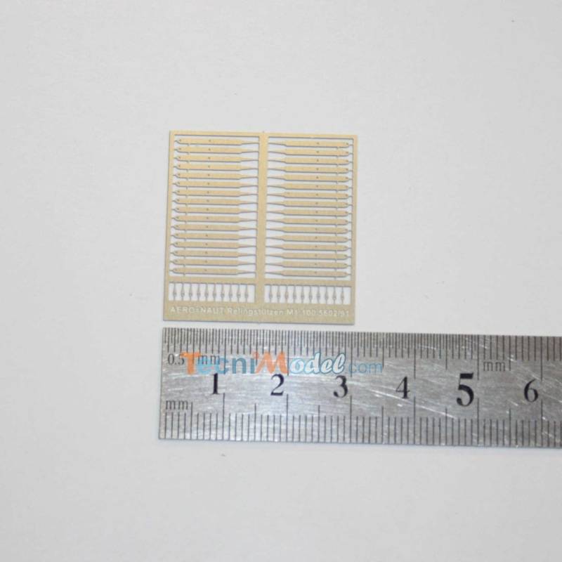 30 Rail stanchions 2 holes 1:100