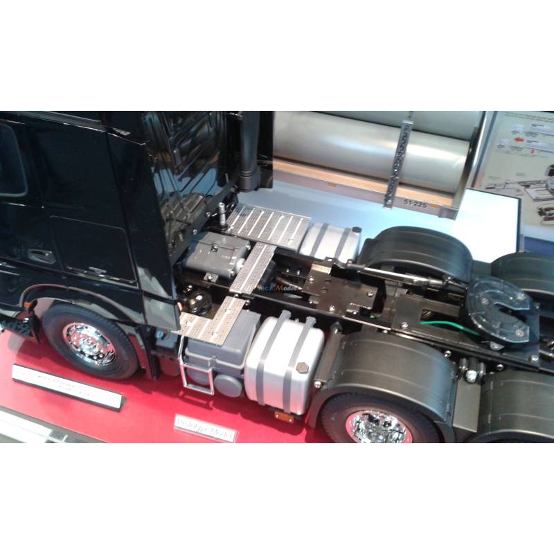 Tamiya RC Truck Actros 6x4 3363 1/14 with lights and sounds (Full pack)