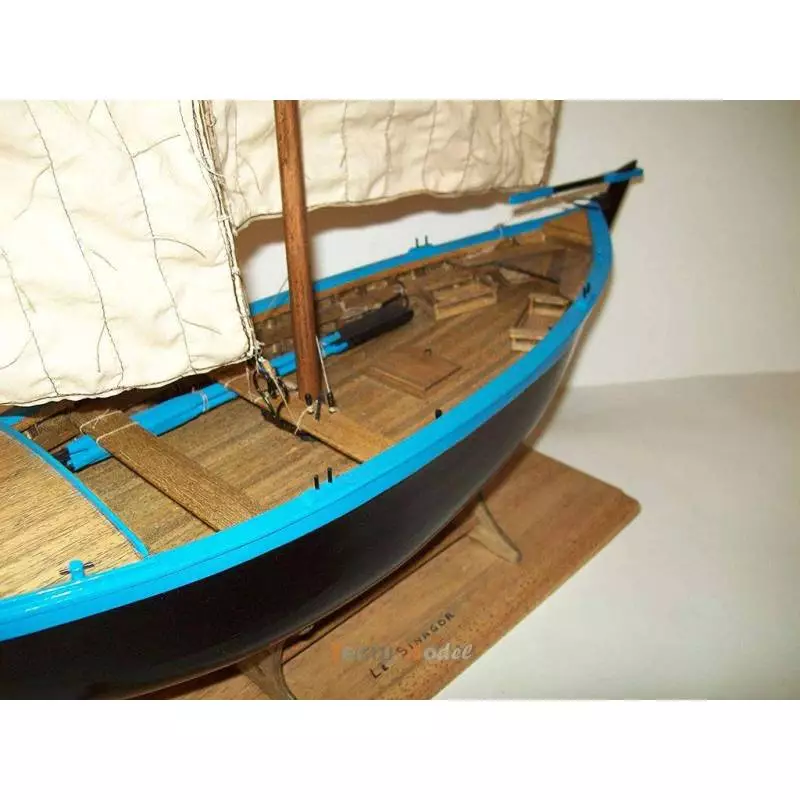 Maquette Bateau Bois Sinagot Les Trois Frères – Échelle 1:20 – Coffret Patrimoine à Construire