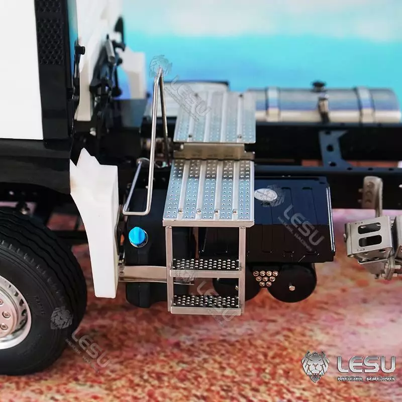 MAN TGS 4x2 1/14 RC Tractor Truck by LESU