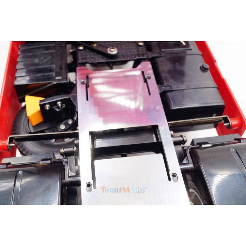 Couvre Châssis arrière poli pour MAN 4x2 et 6x4 à motif gravé V8 SCALE PARTS SP-01-04-078C