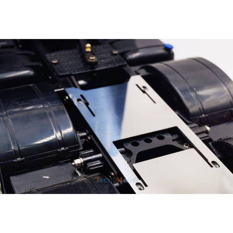Couvre Châssis arrière poli pour MAN 4x2 et 6x4 à motif gravé V8 SCALE PARTS SP-01-04-078C