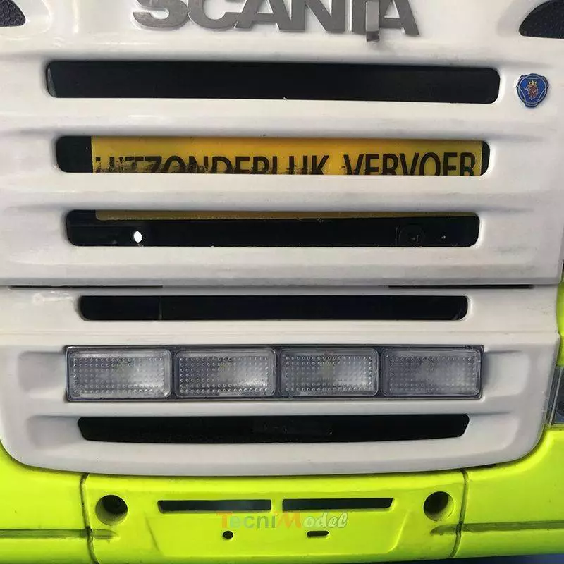 Calandre basse de Scania avec projecteurs LESU S-1202 pour camion Tamiya