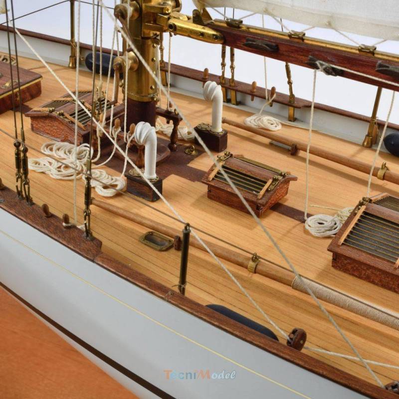 RC sailboat kit DORADE from Amati 1/20 - Amati A1605