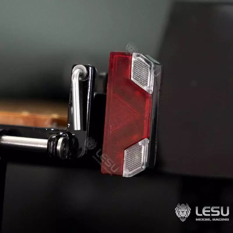 Remorque porte-engin courte a 2 essieux centraux pour chargeurs compacts 1/14
LESU LS-A0036