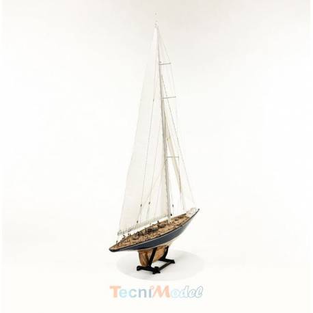 ENDEAVOUR Sailboat 1/35 Kit by AMATI