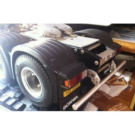 Fixed rear underrun bar for tractor