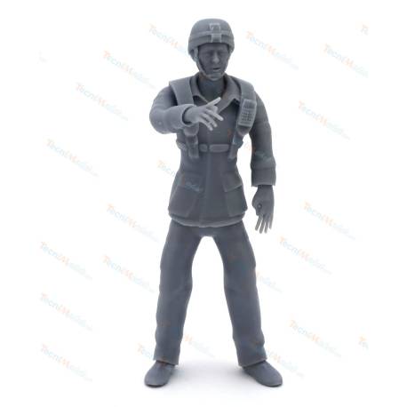 Sauveteur en mer qui montre du doigt 1/25