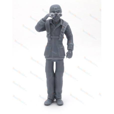Sauveteur en mer avec jumelles 1/32