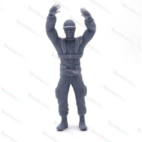 Equipage de remorqueur mains en l'air 1/50