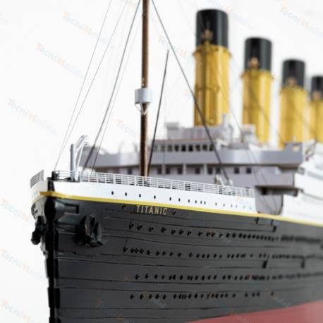 TITANIC 1/250 Kit by AMATI