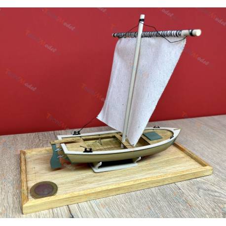 Canot à voile construction bois 1/35
