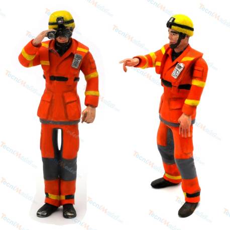Sauveteur en mer avec jumelles 1/32
