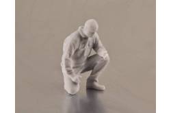 1 Figure d'ouvrier agenouillé 1/25 en résine 3D Krick 64174
