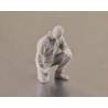 1 Figure d'ouvrier agenouillé 1/25 en résine 3D Krick 64174