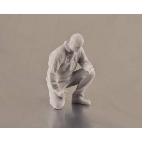 1 Figurine d'ouvrier agenouillé 1/32 en résine 3D Krick 64189