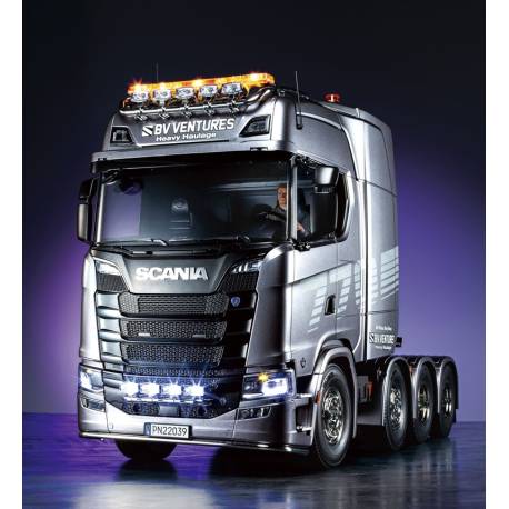 Tamiya RC Truck Scania 770 S V8 Heavy Tractor 8x4/4 1/14 with lights, sounds and 14-channel LCD radio (Complete Pack)
