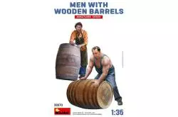 Kit de 2 hommes avec Tonneaux en bois à l'échelle 1/35