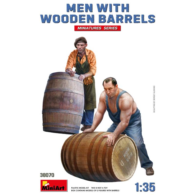 2 men with wooden barrels 1/35