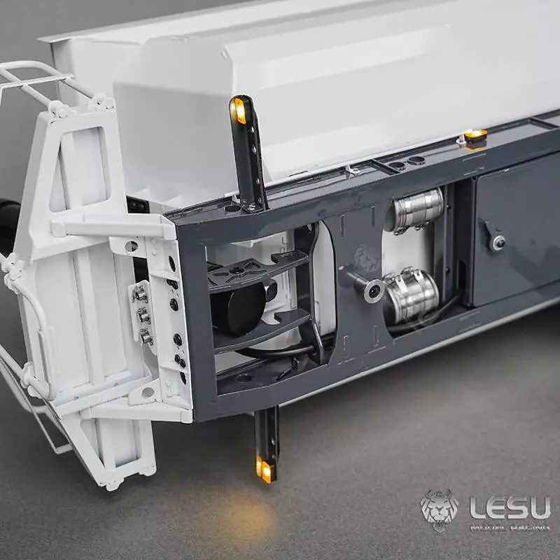 Semi-remorque benne LESU 3 essieux à roues jumelées avec levage hydraulique 1/14 - LESU LS-A0045