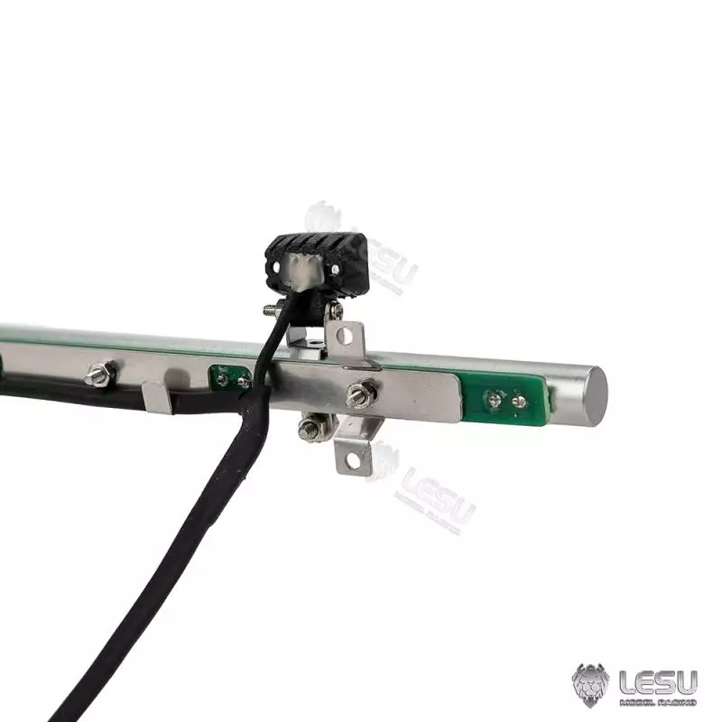 Barre de leds avec veilleuses et 2 projecteurs pour dos de cabine de camion RC 1/14 - LESU S-1321
