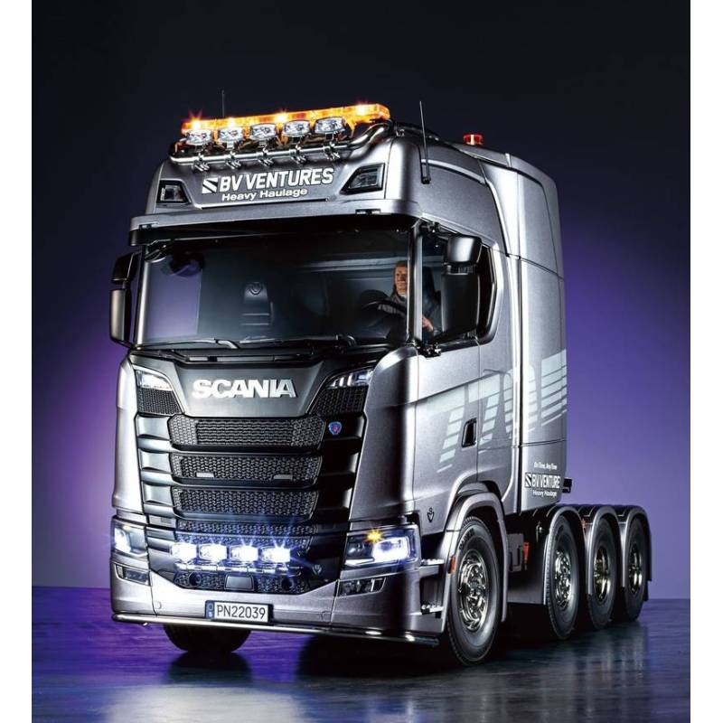 Camion Tamiya Scania 770 S V8 8x4/4 1/14 peint en Gun Metal avec lumières et sons (Pack complet)