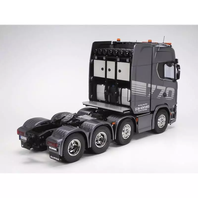Camion RC Tamiya Scania 770 S V8 8x4/4 1/14 peint en Gun Metal avec lumières et sons et radio 14 voies LCD (Pack complet)