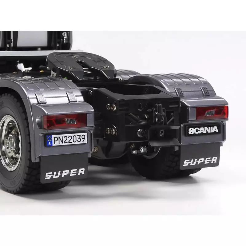 Camion RC Tamiya Scania 770 S V8 8x4/4 1/14 peint en Gun Metal avec lumières et sons et radio 14 voies LCD (Pack complet)