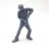 1 Figurine de marin pêcheur debout tirant un bout 1/25