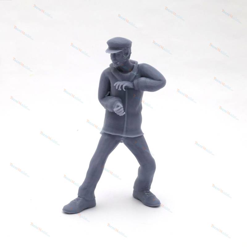 1 Figurine de marin pêcheur debout de profil 1/50
