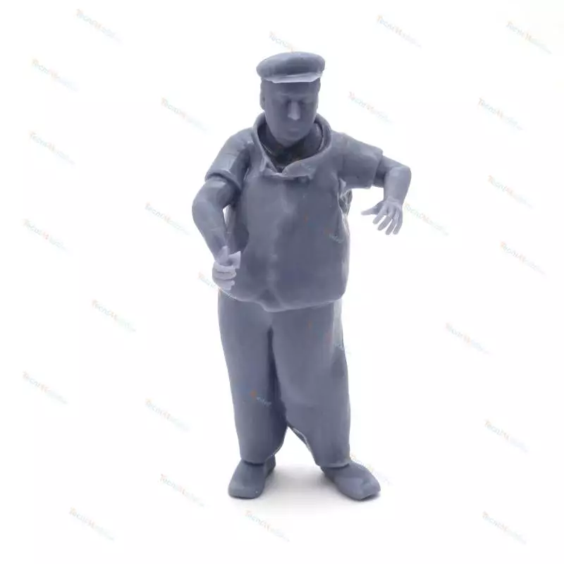 1 Figurine de marin à la barre 1/20