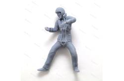 1 Standing SNSM crewman figure pulling a rope 1/20