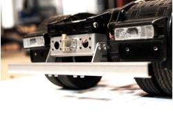 Habillage de traverse arrière de camion européen Tamiya avec barre anti-encastrement et attelage - SCALE-PARTS SP-01-02-016