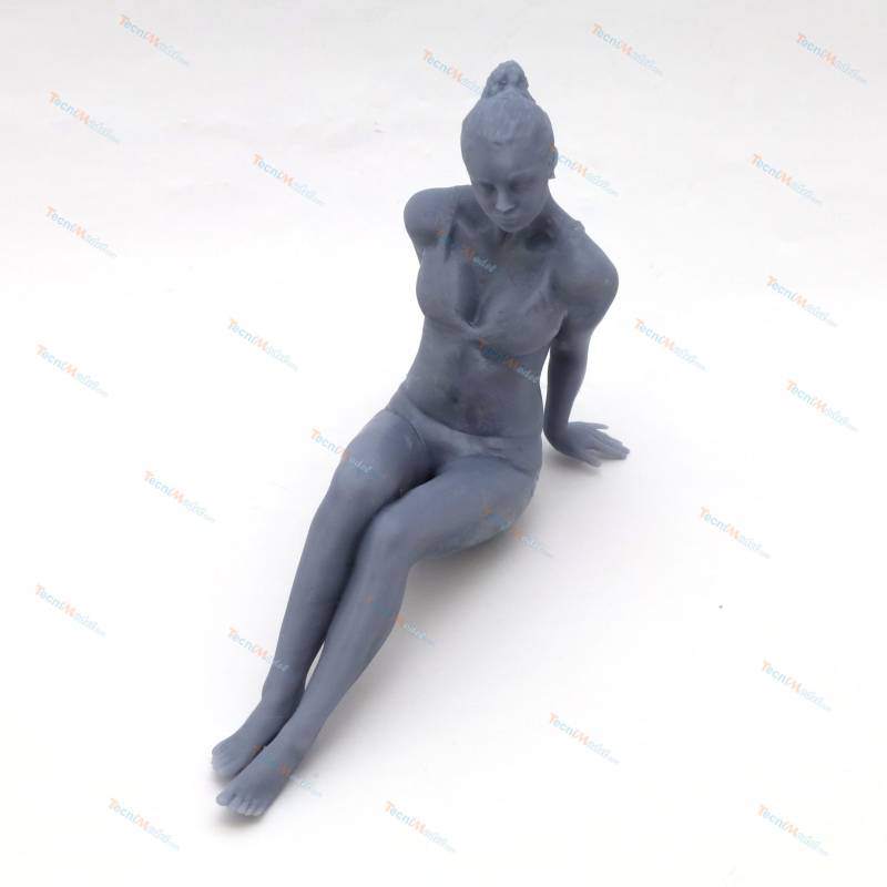 1 Figurine de baigneuse assise jambes tendues 1/20