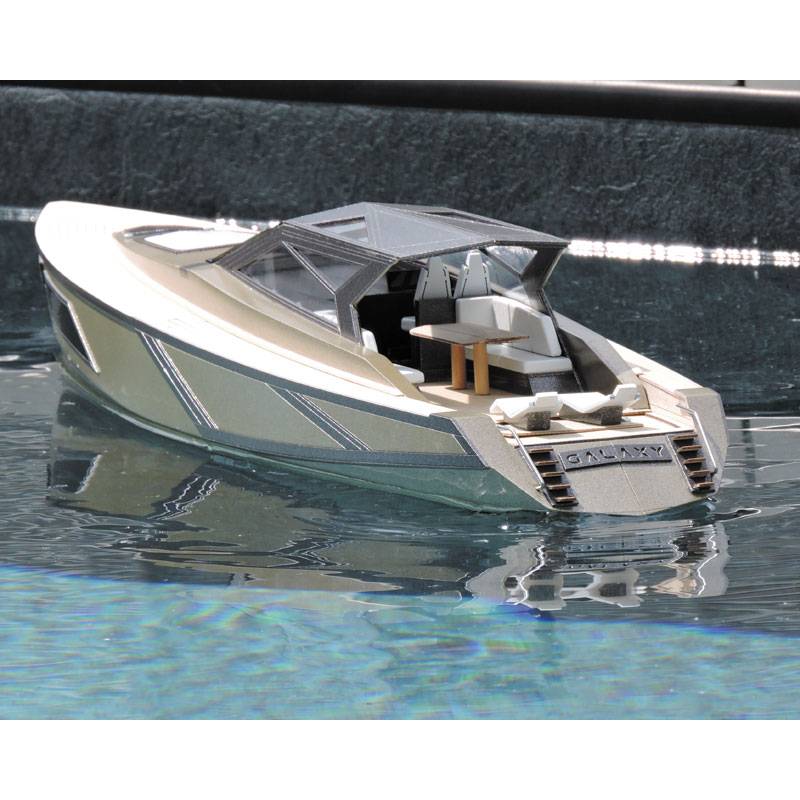 Galaxy 53ft - Sports and luxury wooden boat on a scale of 1/25 - Mantua Models 800705