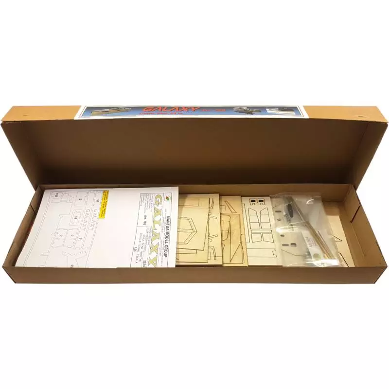 Galaxy 53ft - Bateau sportif et luxueux en bois à l'échelle 1/25 - Mantua Models 800705