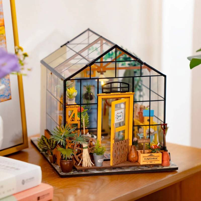 Cathy's Flower House
DG104 robot