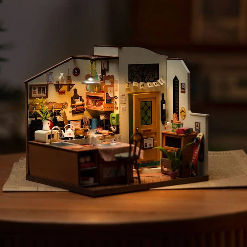 Cozy Kitchen miniature house
Robotime DG159