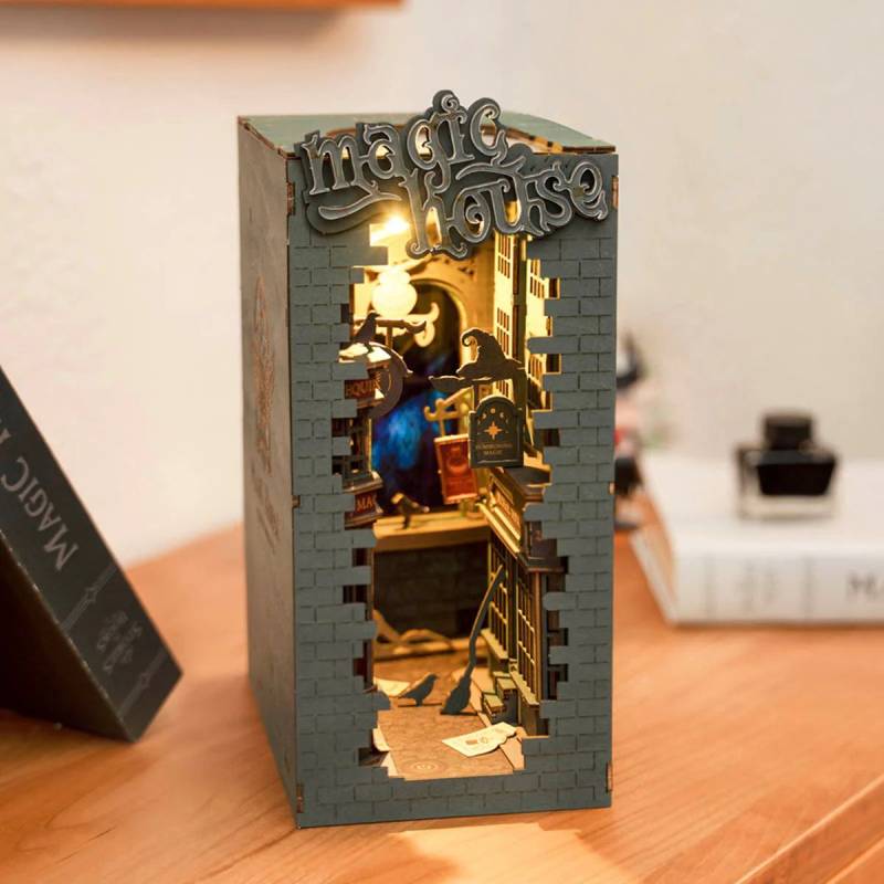 Book Nook Magic house
Robot TGB03