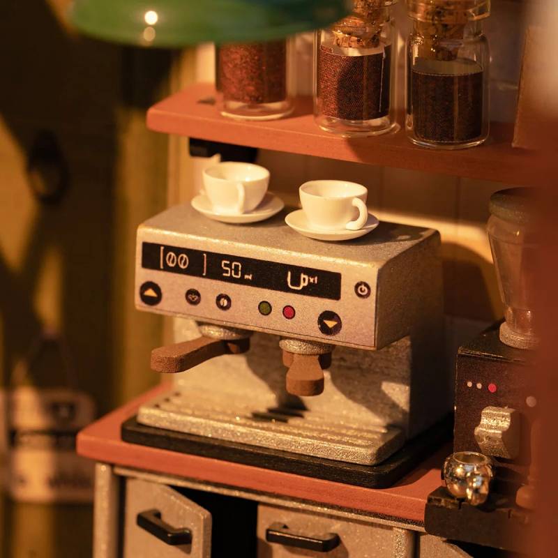 Miniature House No17 Café
Robotime DG162