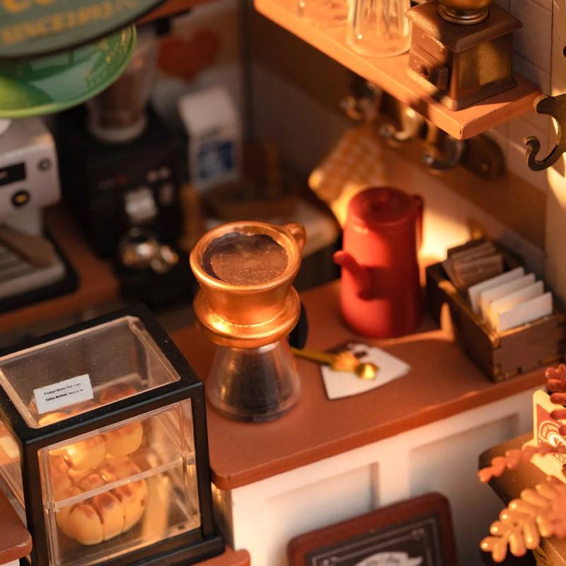 Miniature House No17 Café
Robotime DG162