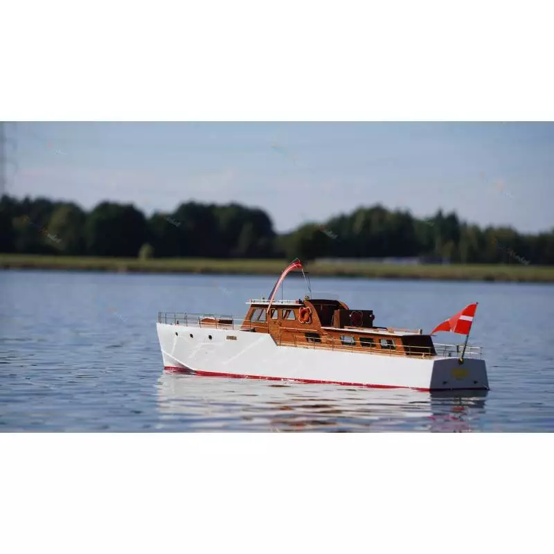 Yacht Admiral 1/20 Billing Boats
Billing Boats 619