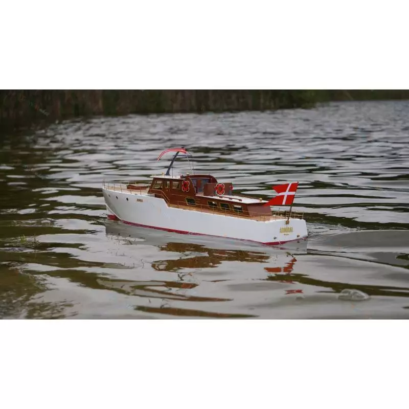 Yacht Admiral 1/20 Billing Boats
Billing Boats 619