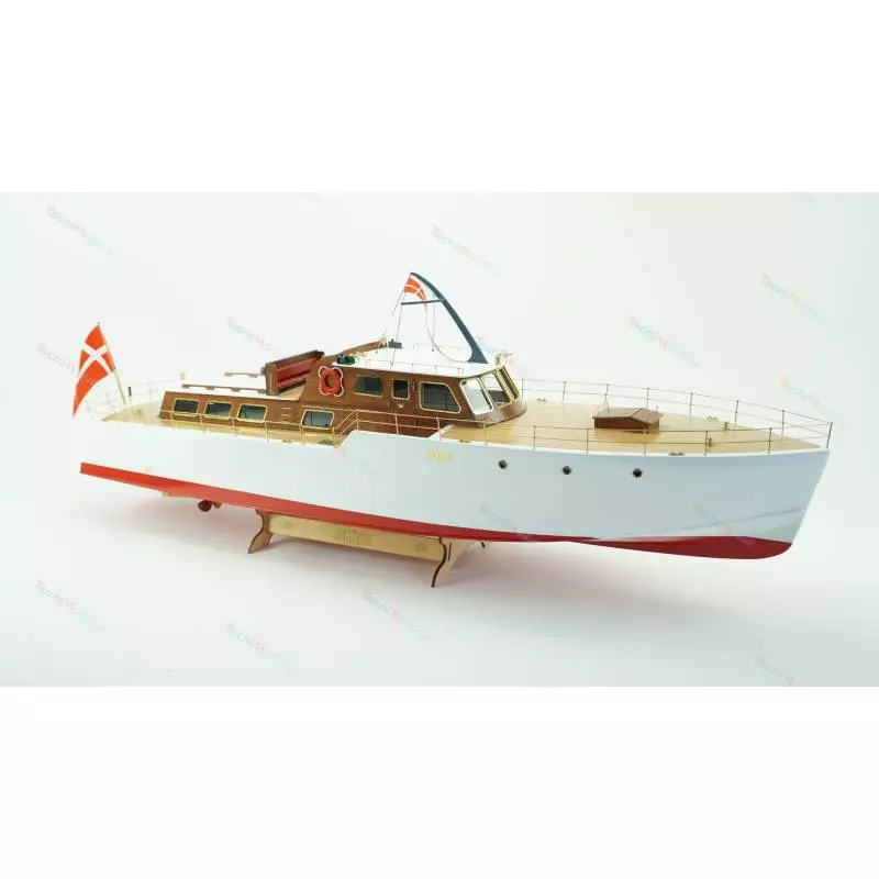 Yacht Admiral 1/20 Billing Boats
Billing Boats 619