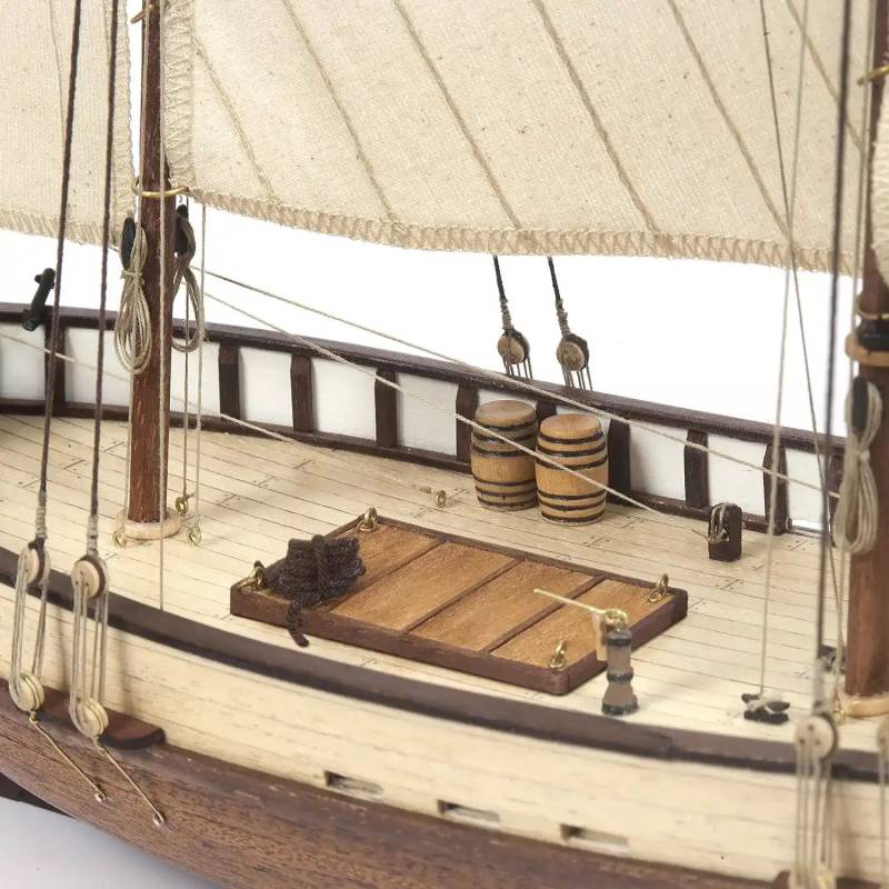 Wooden model of the sailboat Polaris by OCCRE + Starter Pack - Occre 12007S
