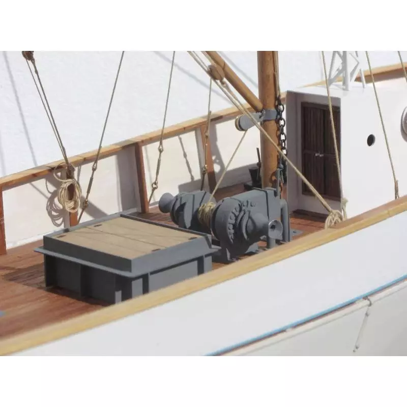 "ASTRAAL" Bateau de pêche nordique tout bois au 1/30
