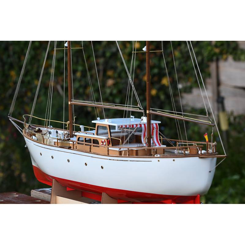Yacht BRUMA 1/43 - Mantua Models 736