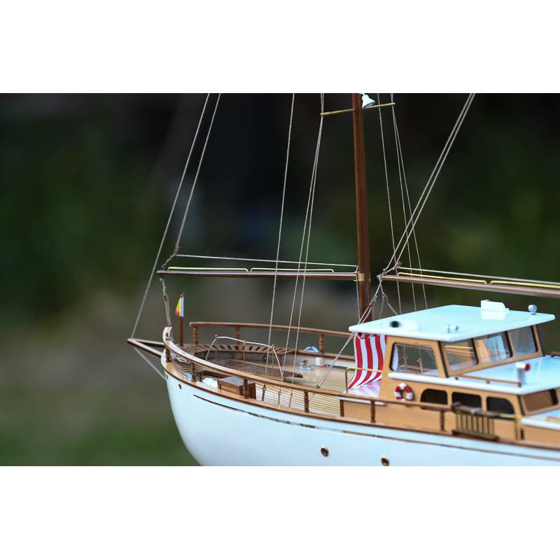 Yacht BRUMA 1/43 - Mantua Models 736