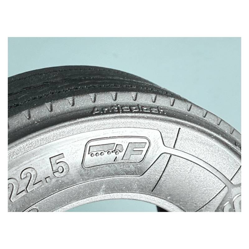 Pair of wide road-profile tires with antisplash lip 1/14 - Thicon Models 50546