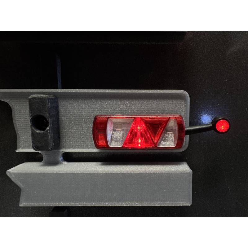 2 Feux arrière 5 chambres avec leds et feux de gabarit pour remorque 7,2V - 12V